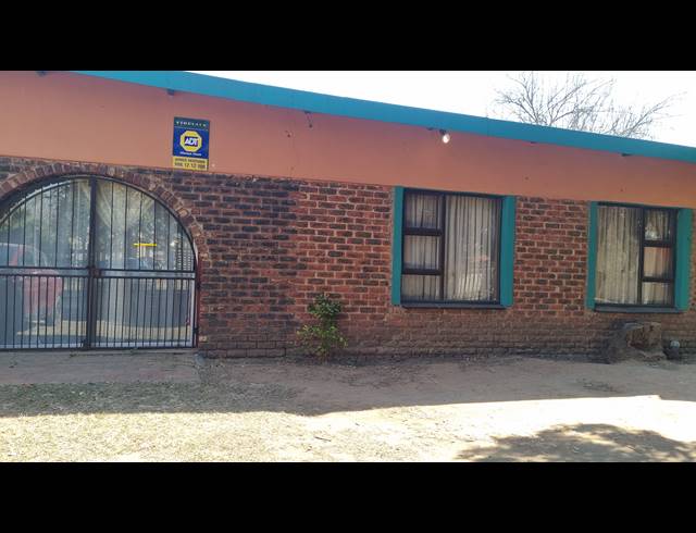 4 BEDROOM FREESTANDING FOR SALE IN BARRY HERTZOG PARK